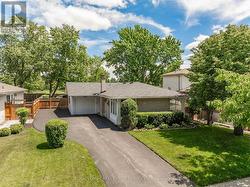484 GRAND BOULEVARD Oakville, ON L6H 1P3
