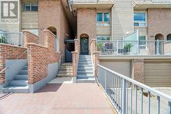 16 DUTCH MYRTLE WAY Toronto, ON M3B 3K8