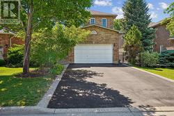 2150 WESTMOUNT DRIVE Oakville, ON L6M 3N8