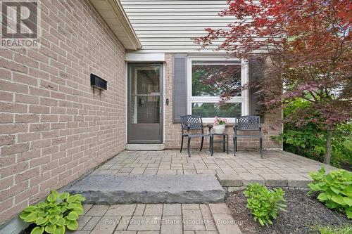 Inviting entrance - 3084 Kilbride Crescent, Mississauga, ON 