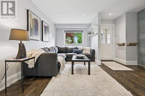 Bright living room - 3084 Kilbride Crescent, Mississauga, ON 