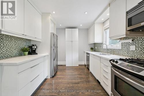White Kitchen - 3084 Kilbride Crescent, Mississauga, ON 