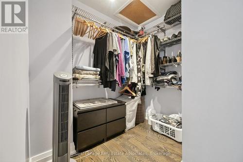Walk in closet in Primary - 3084 Kilbride Crescent, Mississauga, ON 