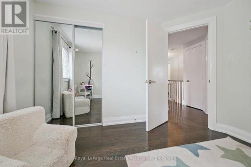 Mirrored closet door - 3084 Kilbride Crescent, Mississauga, ON 
