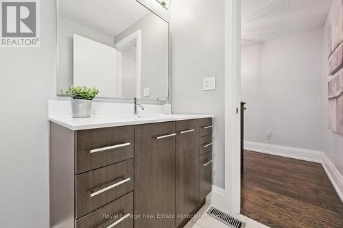 Main bathroom - 3084 Kilbride Crescent, Mississauga, ON 