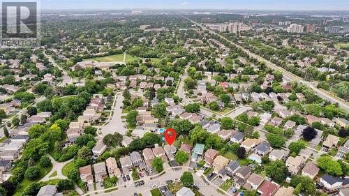 Surrounded by trails and playgrounds - 3084 Kilbride Crescent, Mississauga, ON 