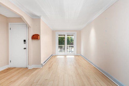 Salon - 7042 Rue Lacroix, Montréal (Le Sud-Ouest), QC 