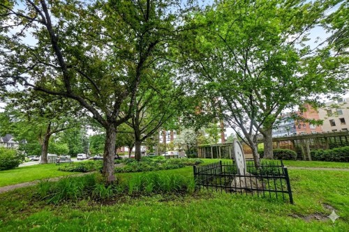 À proximité - 408-80 Av. Lorne, Saint-Lambert, QC 