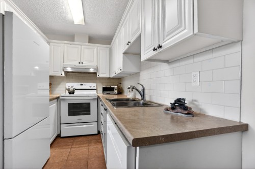 Cuisine - 408-80 Av. Lorne, Saint-Lambert, QC 