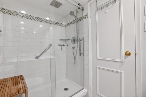 Salle de bains attenante à la CCP - 408-80 Av. Lorne, Saint-Lambert, QC 