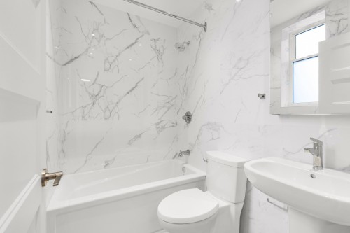 Bathroom - 2-4556 Rue Ste-Catherine O., Westmount, QC - Indoor Photo Showing Bathroom
