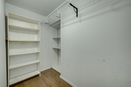 Penderie (Walk-in) - 52 Av. De La Promenade, Saint-Sauveur, QC 
