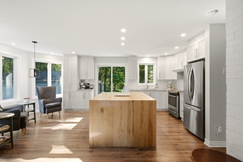 Cuisine - 79 Rue De La Sarre, Granby, QC - Indoor Photo Showing Kitchen With Upgraded Kitchen