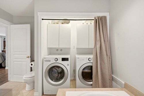 Salle de lavage - 79 Rue De La Sarre, Granby, QC - Indoor Photo Showing Laundry Room