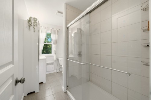 Salle de bains - 79 Rue De La Sarre, Granby, QC - Indoor Photo Showing Bathroom