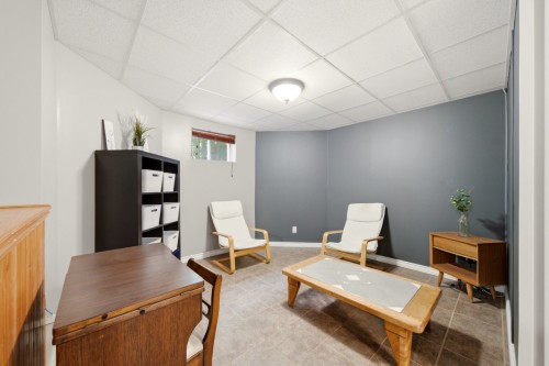 Salon - 79 Rue De La Sarre, Granby, QC - Indoor