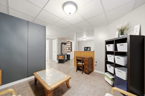 Salon - 79 Rue De La Sarre, Granby, QC - Indoor