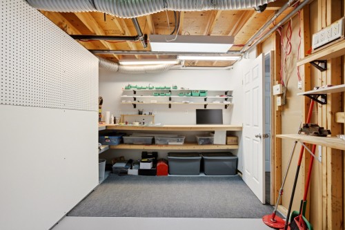 Atelier - 79 Rue De La Sarre, Granby, QC - Indoor