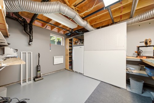 Atelier - 79 Rue De La Sarre, Granby, QC - Indoor Photo Showing Basement