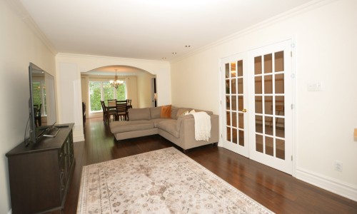 Salon - 8800 Crois. Rouyn, Brossard, QC 