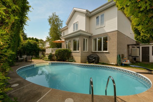 Piscine - 8800 Crois. Rouyn, Brossard, QC 