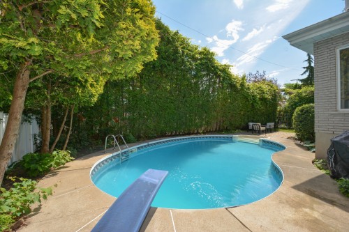 Piscine - 8800 Crois. Rouyn, Brossard, QC 
