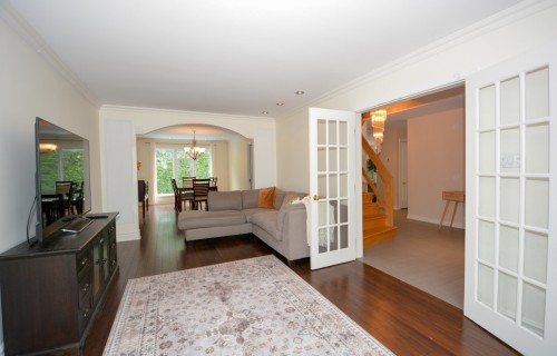 Salon - 8800 Crois. Rouyn, Brossard, QC 