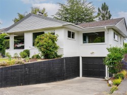 2979 Westdowne Rd Oak Bay, BC V8R 5G1