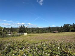 3876 Holland Ave Saanich, BC V8Z 5K3