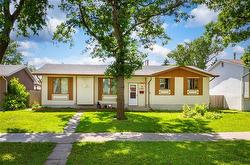 106 Woodydell AVE  Winnipeg, MB R2M 2T9