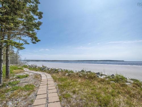 70 Seaside Drive, Louis Head, NS 
