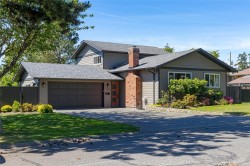 763 Viaduct Ave EASTSaanich, BC V8Z 6N3