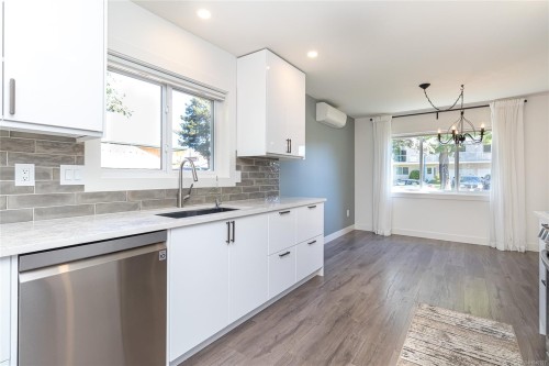 763 Viaduct Ave East, Saanich, BC 