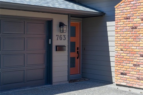 763 Viaduct Ave East, Saanich, BC 