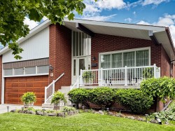 6 Kelvinway Drive Toronto, ON M1W 1N4