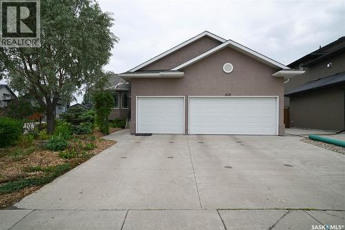 319 Stefaniuk Crescent, Saskatoon, SK 