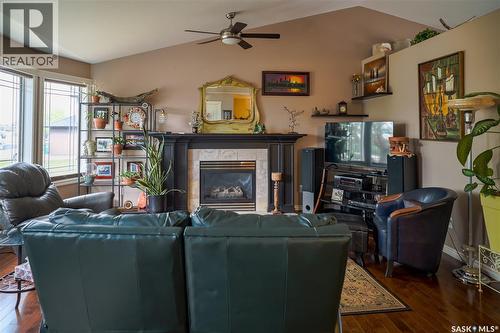 319 Stefaniuk Crescent, Saskatoon, SK 