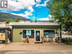 313 Railway Avenue  Salmo, BC V0G 1Z0