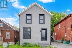 11 MAPLE STREET Oshawa, ON L1H 2L6