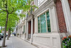 117 SCOLLARD STREET Toronto, ON M5R 1G4