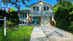 22 RENFIELD CRESCENT Whitby (Lynde Creek), ON L1P 1B4
