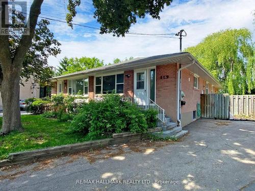 16 DUNBOYNE COURT  Toronto, ON M2R 2B7