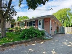 16 DUNBOYNE COURT Toronto, ON M2R 2B7