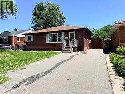 3825 POPLAR Windsor, ON N9C 2E2