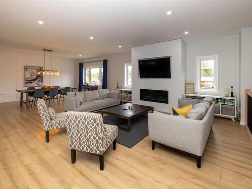 3281 Fairview Avenue, Thunder Bay, ON 
