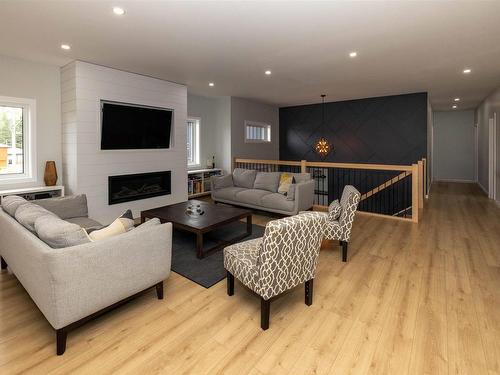 3281 Fairview Avenue, Thunder Bay, ON 