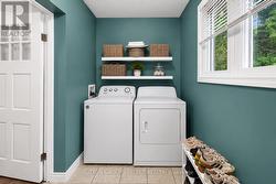 mudroom/laundry off the kitchen w/ backyard access - 