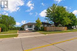 366 WILDWOOD DRIVE Oakville, ON L6K 1T2