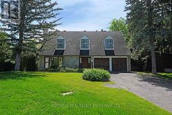 35 ALEUTIAN ROAD Ottawa, ON K2H 7C7