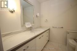 Ensuite bath - 